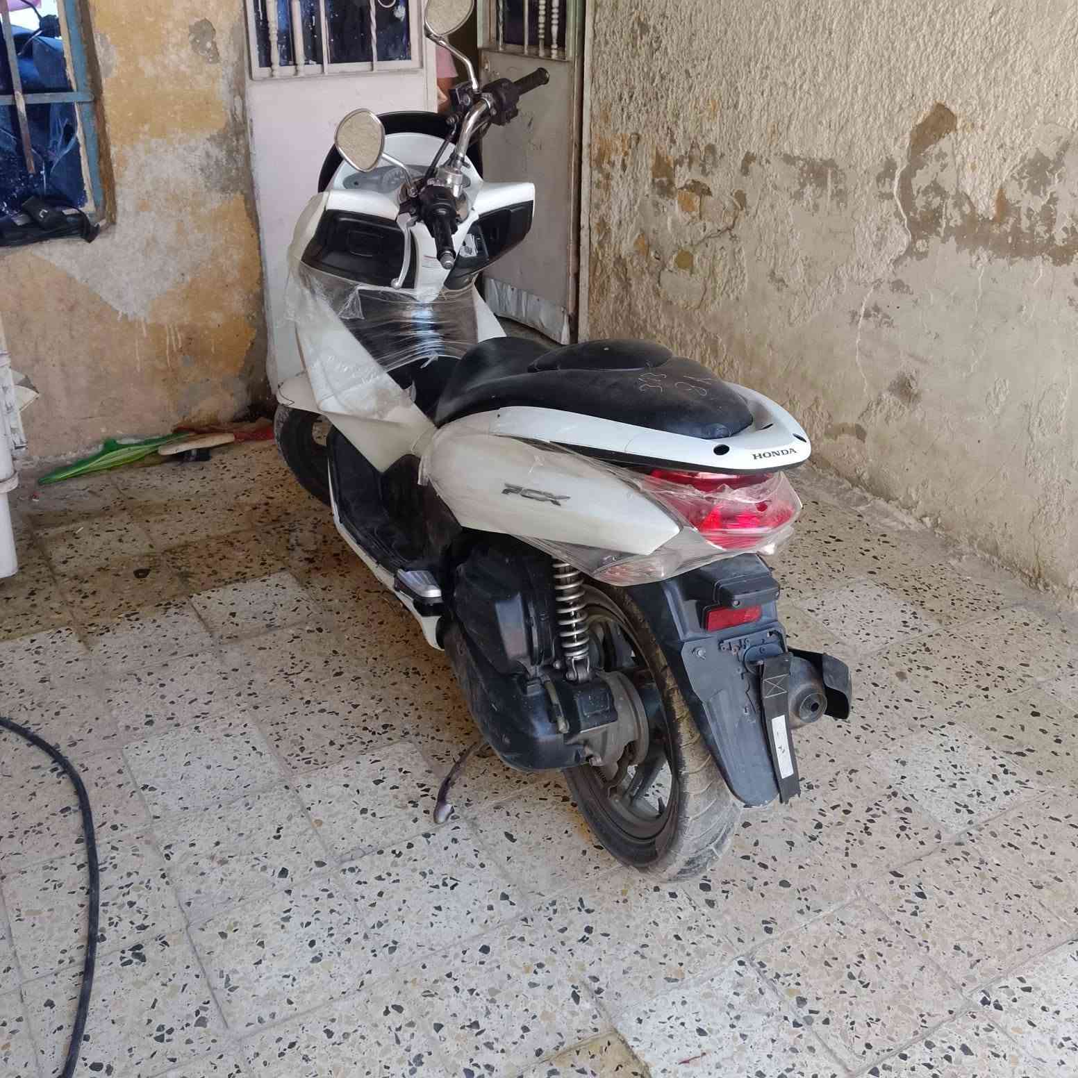 السلام عليكم دراجه شيز الاول ياباني مقفوله جي فيتر وتعال سعر شراي مليون و 200 مدينه الصدر شراي اتصل ***********
