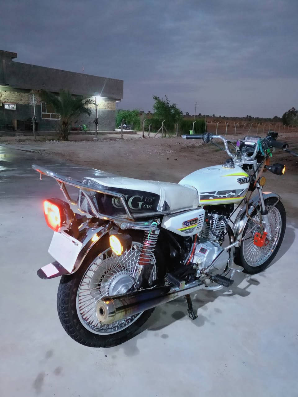 سلام عليكم اخوان دراجة موديل 24 جديدا احلة من الصور مكفولة كفالة عامة مكاني حلة سعر 625 وبيها مجال بسيط حك جيتك رقم ***********
