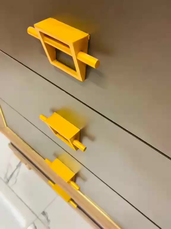 غرفة تركيأ مودرن كوالتي الاصلـي🦾
🚪8 قطع
 نظام سلايت💢+ اثنين أبواب ⚡
🪞 جام برونزي أنيق

🧵 قماش وتر بروف أصلي

✨ نظافة 80بل 💯

💵 السعر 700قفل🔒

 شد ونقل مجاني داخل بغداد 🚚

يوجد توصيل محافضات بكروه


**إذا كنت صاحب هذا الإعلان وتريد حذفه لأي سبب، رجاءا أرسل رسالة إلى الدعم الفني**