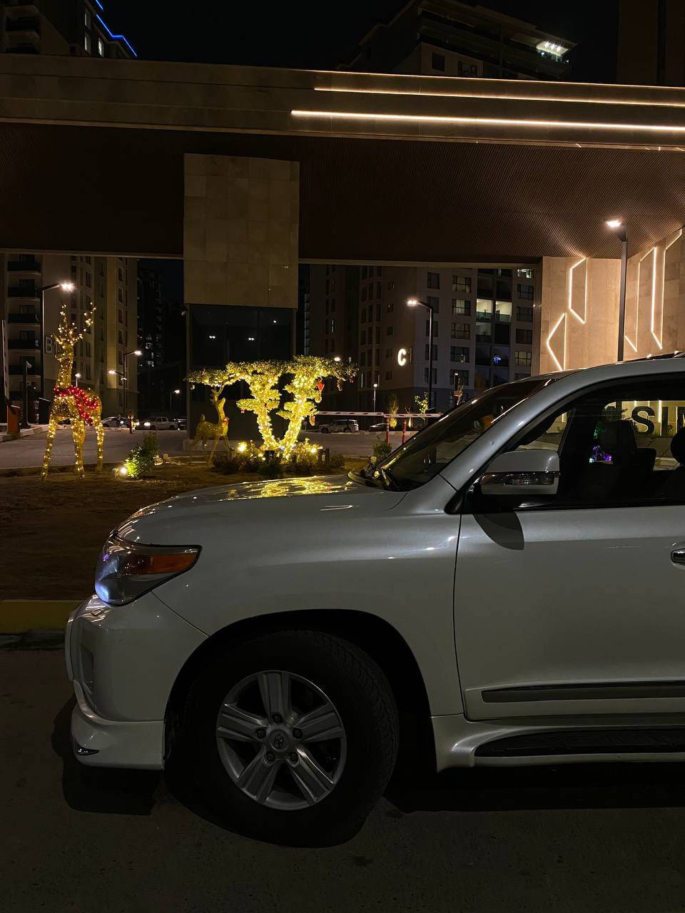 السلام ؏ــليـڪم
لاندكروز 2014 بريم باب اول / بغداد انكليزيـ / محرك V6 حجم 4000 / اللون ابيض صدفي 

 مواصفات : بريم 1/1

ممشى 157 الف حقيقي / كامرهـ بلاد / طفاية بالصدر / حساسات امامي خلفي / سلايد روف / زراك لايت / ترحيب شاشة / 
تحكمات ستيرن جهتين / مرآة ليزيه وسطيه / علامة لاندكروز ابواب / بصمه / باقي المواصفات المعروفه فور ويل وغيرها / تخم تاير جديد / صدر امامي خلفي جديد 

ضرر السيارهـ / كفالة عامه عدا دعاميه الاماميه 

مكان / بغداد / حي الجهاد 

السعر  $400 وبيهااا مجال بسيط . تحويل مباشر مشروع وطني  

*********** 

 مامتواجد ع فيس اتصال فقط اخوتي ♥️
