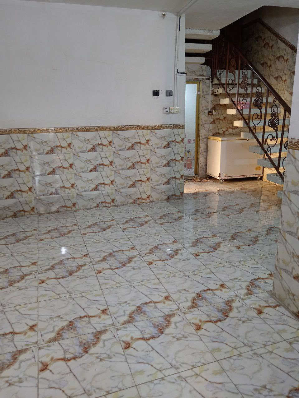 بيت للبيع في الاسكان
مساحة 300م (12×25)

الوجه على ساحة

( صالة + استقبال + مطبخ + غرفتين + صحيات داخلية وخارجية + حديقة واسعة تقريبا ١٠٠ متر + كراج واسع )

البيت اساس ورباط وسقف كونكريت مسلح

البيت على شارع تبليط ورصيف

البيت مطلوب 

*********** (واتساب)

0782 784 4335 (اتصال)
