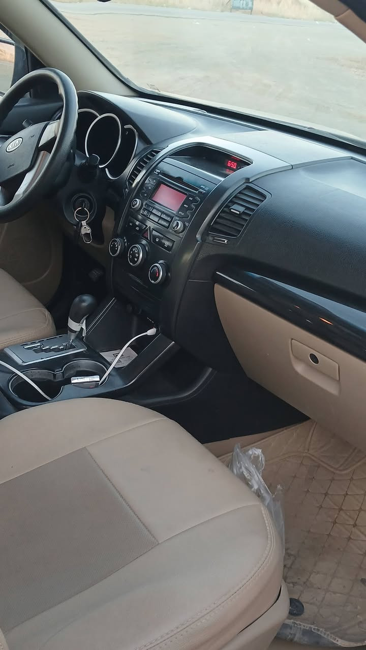 كيا سورتنو موديل 12خليجي مكفوله من صبغ فقط بارد بيه سبعه راكب بسمي تحويل رقم سليمانيه مكاني بسليمانيه سعره 113 وبيه مجال***********
