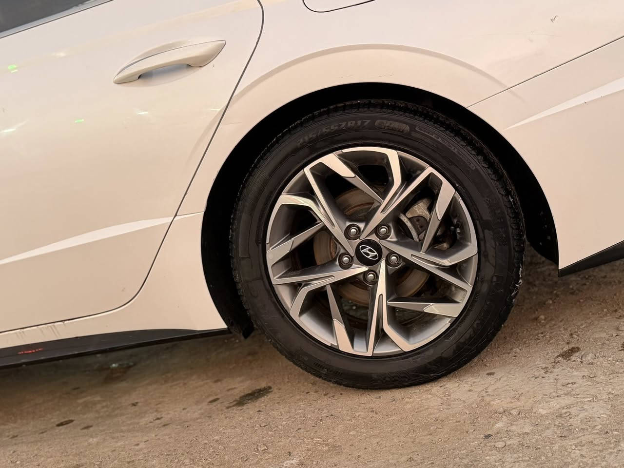 سوناتا 2021 وارد كوري. السياره رقم قادسيه معوقين وكاله عامه بسم المشتري سياره بسمي 

فول واحد ع واحد عده الفتحه سقف 

مكينه كير كفااااااااله 

حداديه امامي خلفي زيرو 

ماشيه 62كيلو متر 

مكينه 1600تيربل 

تخم تاير جديد خمسه ويل كب 

المواااااصفات 

———————————————————

1كشنات جلد تتفه تبريد 

حساس امامي خلفي 

كشنات كهرباء بالكامل 

رادار امامي 

تحديد مسار 

كير دكم 8نمر 

مري شفط 

رادار بالمري 

تبريد بيانو 

توقف ذاتي 

جنطه كهرباء 

لد نهاري 

اشاير ترحيب 

تشغليل عن بعد 

كامره تسجيل صوره امامي خلفي اثنى القياده 

السياره بيه هواي مواصفات بعد السياره 

—————————————————-

حادث السياره السياره بارد فقط بجاملغ الامامي صورته موجوده عندي ومعمر بيدي 

بالعراق صار بيه بارد قليل بجاملغ الخلفي فقط باقي السياره كفاااااااله عاااااااامه من كولشي 

عنوان السياره ديوانيه مركز المدينه ابو جود ***********متوفر اتصال ومتوفر وات ساب
