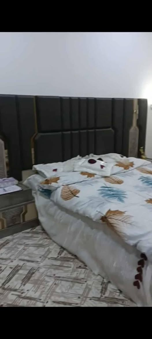 غرفة أخشاب تركي 8 قطع كلش نظيفة استعمال قليل
كنتور ستة بيبان 
جرباية مخزن 4 قطع (جرارات الجوانب مع شازلون)
ميز مراية
كومدي
كرسي
السعر ٨٠٠ و بيها مجال
العنوان الكوفة براكية
‏‪***********‬‏
