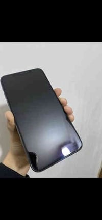 أيفون X S MAX الذاكرة ٢٥٦ نموذج M الجهاز ما مفتوح شاشتة جداً نظيفة يره...