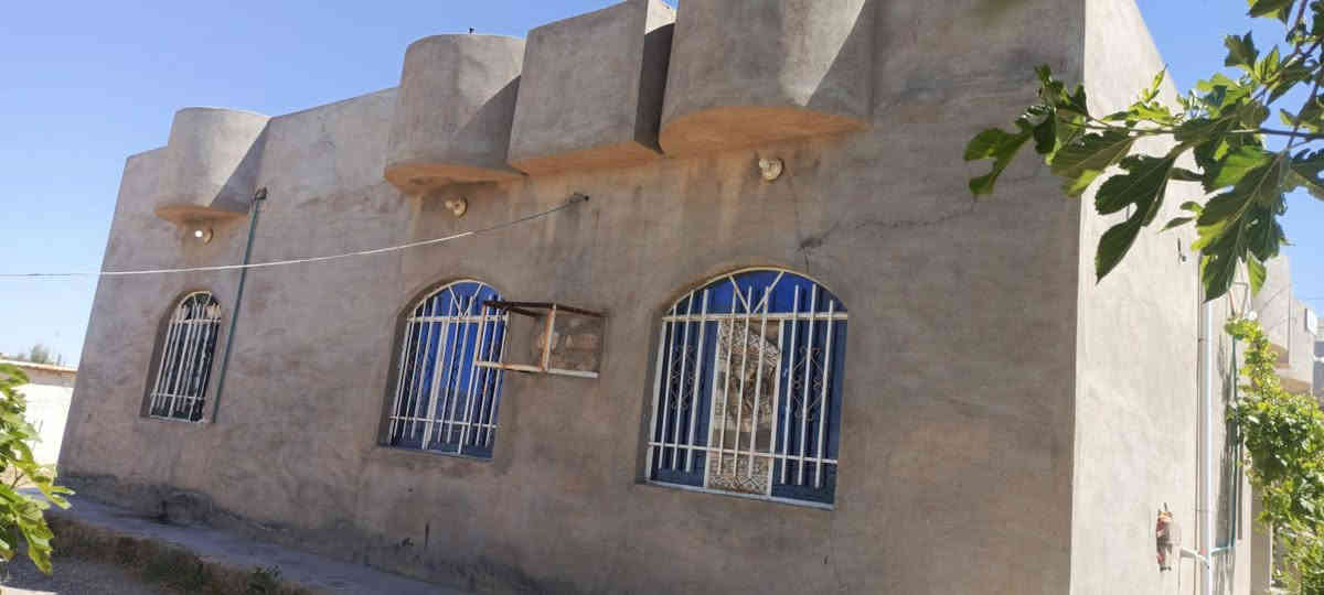 السلام عليكم بيت للبيع الموقع الشرقاط بعاجه حارت المعاضيد قرب المعارض العشارع الفوك مساحه الكاع دونم البيت يوجد في ربعه + هول + مطبخ + قرفتين + حمام + کندور سعر البيت 45 مليون نقد يرهم قصاط المقدمه من 25 مليون وفوك
للستفسار

 زين ***********
