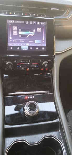 جيب لاريدو  5 راكب 
الموديل : 2024. (وارد امريكي) . 
المحرك : V6.  3.6L . 
العداد : .(4000 m) اخت الزيرو . 

ملاحظه سياره بدون رقم دخول جديد الاوراق اباسمي
* الحادث موضح بالصور بابين او جاملغ خلفي جهة اليمين امبدلات الامامي نفس الون والثاني انصبغ مع الجاملغ الخلفي  الجنطه بيه تعديل بسيط او صبغ ع كد شبر  صور الحادث او رقم الشاصي موجودات ويه الصور ايرباك البرده والكشن ضاربات
* المواصفات
* رادار امامي مع مانع تصادم. 
* شاحن موبايل وايرلس. 
* تعديل وضعيات مقود السائق كهربائيا. 
* دفع رباعي
* شاشه كبيرة اوكامرا 
* نظام الخرائط (GPS).
* كير شفتر بالستيرن. 
* المصابيح الأمامية LED. 
* تشغيل عن بعد.
* الصندوق الخلفي كهربائي.
* المقاعد الأمامية للسائق كهرباء.
* حساسات خلفية. 
* 5 راكب.
* مانع تصادم خلفي.
* بلوتوث تلفون. 
* محدد سرعة. 

السعر 275 ورقه او مراوس حسب القناعه مكان السياره بغداد حي العامل من جهة السريع مقابيل مسبح الرافدين للاستفسار اكثر 
***********
ملاحظه السياره بدون ارقام مروريه بغداد
