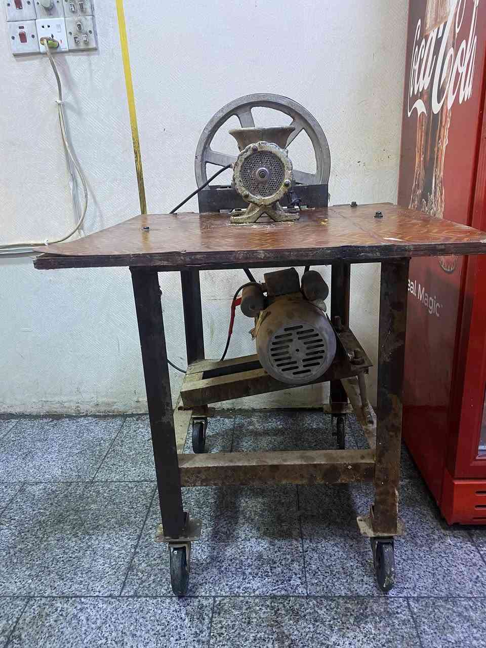 غراض مطعم لبيع شراي يتصل ***********
