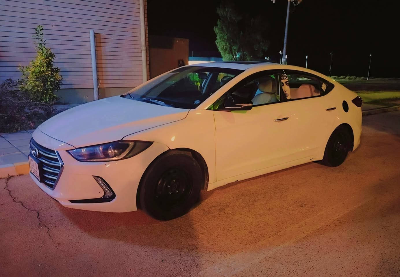 للبيع_قسط: إلانترا 2017 #تقرير_فحص_مرفق #مطلوبة_للمصرف
أقره المنشور زين وخابرني بيك خير وتدلل 
​المواصفات والحالة:
​النوع: هيونداي إلانترا 2017 (أبيض).
​المحرك والكير: بحالة ممتازة وجاهزة.
​تقرير البدن (الصبغ): السيارة فيها صبغ في أماكن متفرقة (البنيد، الدعاميات، وأجزاء من الجوانب) كما هو موضح بالتفصيل في صور تقرير "كار جيك" المرفقة مع المنشور (للأمانة والوضوح).
​التفاصيل المادية:
​المقدمة: 65 ورقة (6,500$).
​المتبقي للمصرف: حوالي 9 ملايين دينار.
​القسط الشهري: 500 ألف دينار.
​الشروط:
​البيع حصراً لموظف أو منتسب لسهولة إجراءات الاستقطاع الإلكتروني.
​المكان: بغداد 
​للتواصل: [*********** ]
