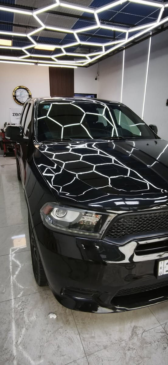 السلام
دورنكو  موديل ٢٠١٦ 

RT plus black addition 
محرك هيمي ٨ سلندر

حادث السيارة قبق جنطة ومبدل بأصلي  يعني بدون صبغ السيارة وبدون ايرباك
والجاملغ الأمامي مفتوح بيه بارد
بيها بارد وتكحيل بالباب  الأمامي 
وتكحيل بطرف البنيد من حادث امريكا واضح بالصور
السيارة فول  فول مواصفات كلشي بيها  من لايت داينمك متحرك
كشنات تدفئة تبريد  وكهرباء
رادارات امامي خلفي  جانبي 
السيارة جاهزة  
صور الحادث بالمنشور
 ***********
السعر ٢١ الف للبيع او مرواس بأقل حسب القناعة
