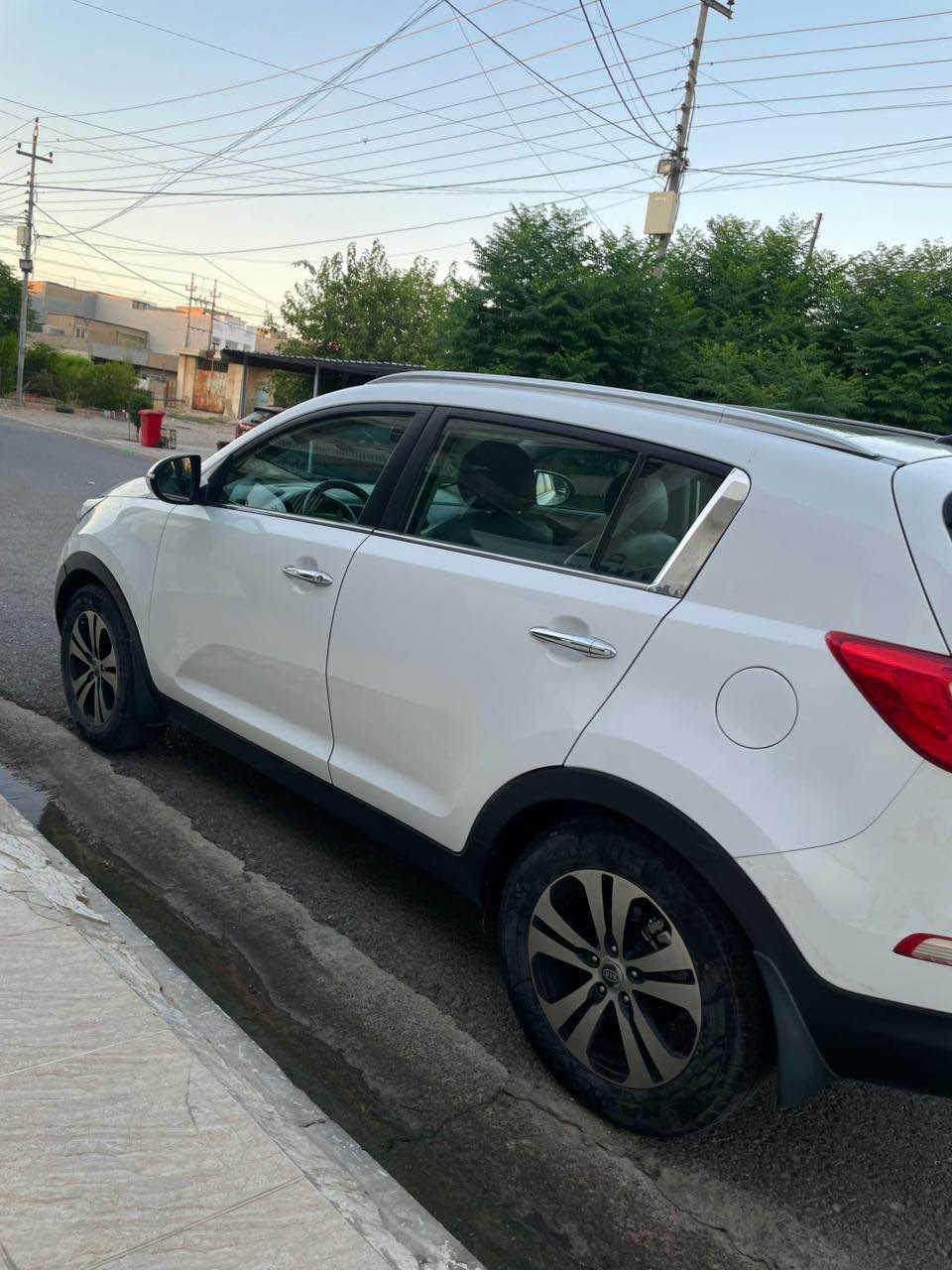 kia sportage 2011
بێ بویاخ 2 تعدیل هەیە 
فول فول پانوراما 
گێر بەشەرت  
مەکینە کرایتەوە 
770 هزار غرامەی لەسەرە 
نرخی 125
ژمارە موبایل ***********
شوێن هەولیر اكر, نينوى

