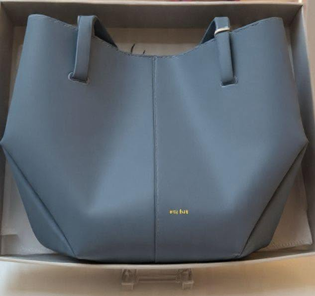 👠👜 ناي للأحذية والحقائب جمهورية بسماية

تألقي بأحدث موديلات الأحذية والحقائب النسائية المختارة بعناية لتناسب ذوقك وأناقتك ✨

✔️ تصاميم عصرية
✔️ جودة مميزة
✔️ أسعار مناسبة
✔️ موديلات جديدة باستمرار

كوني الأجمل في كل إطلالة مع ناي 🤎

📩 راسلينا الآن للطلب والاستفسار
🚚 توصيل إلى جميع المحافظات


**إذا كنت صاحب هذا الإعلان وتريد حذفه لأي سبب، رجاءا أرسل رسالة إلى الدعم الفني**