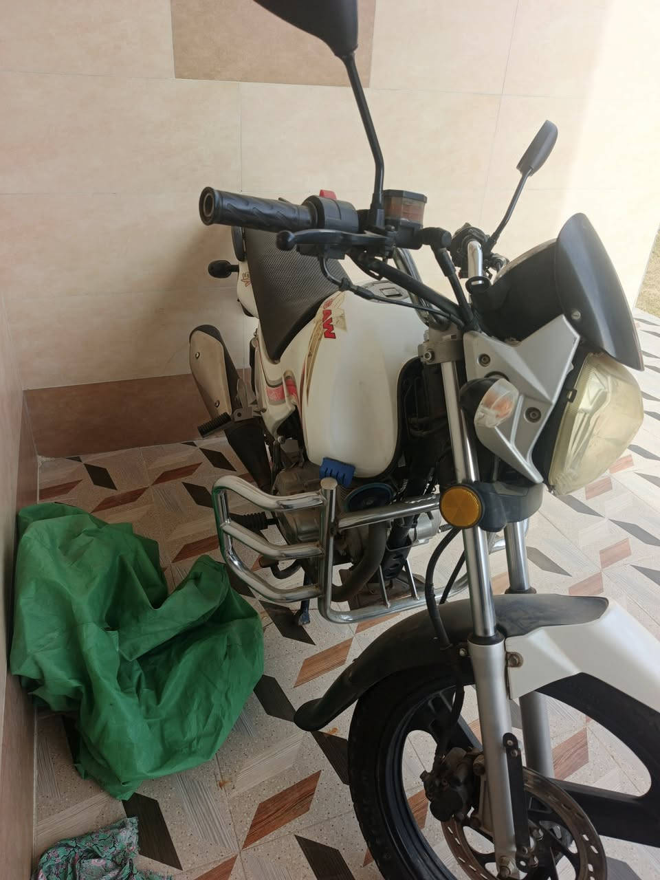 السلام عليكم سنكي مرقم اسمي تحويل ثاني يوم موديل 2016 سعره مليونين 500بيه مجال تصال رقم ***********
