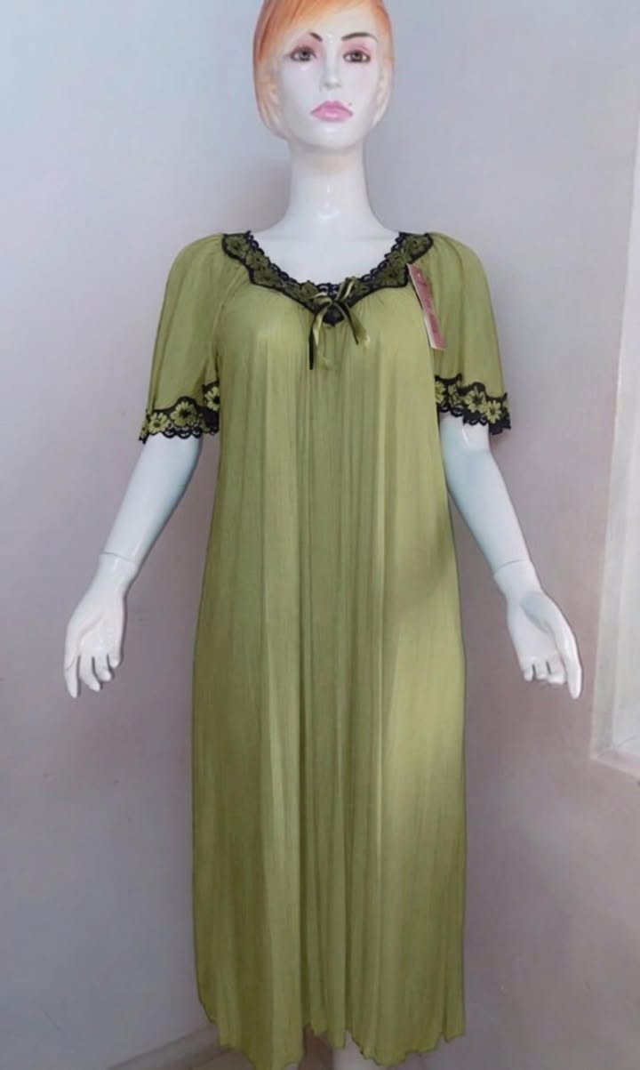 جديدنا.. نزاكة وراحة بلا حدود! ✨👗
 دشداشة بخامة باردة وتفاصيل دانتيل أسود تجنن. القياس فري سايز (عريض ومريح، يناسب أي جسم) ✨.

الألوان: أحمر 🔴، فيروزي 🐳، زيتوني 🫒.

السعر: 13 ألف دينار فقط! 🔥

التوصيل: داخل بسماية بـ 1,000 دينار
 (ومتواجد لبغداد والمحافظات) 
للحجز حاص


**إذا كنت صاحب هذا الإعلان وتريد حذفه لأي سبب، رجاءا أرسل رسالة إلى الدعم الفني**