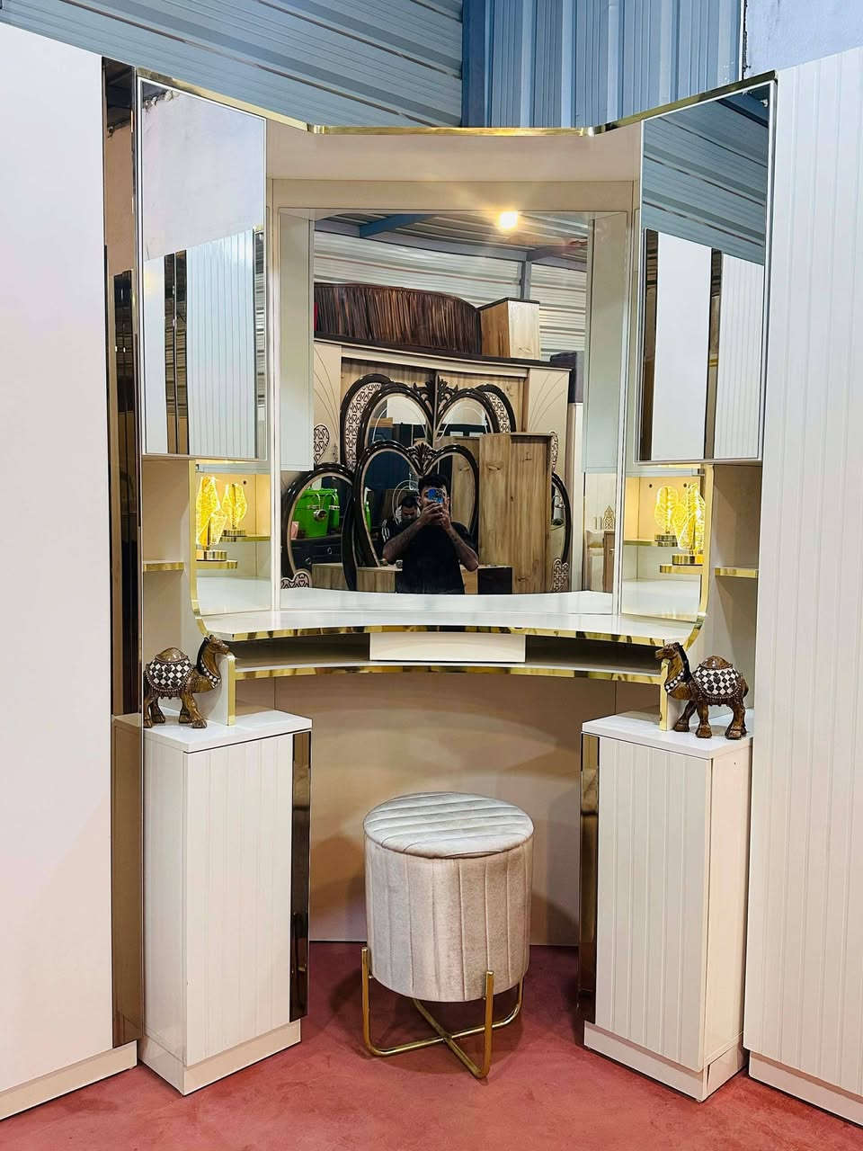 ✨ غرفة تركيه🇹🇷  اصلي مودرن كوالتي عالي  9قطع
نظام  أبواب زاوية مختلف 
جام برونزي 🌹
 قماش وتر بروف أصلي
✨ نظافة 95/💯
السعر  / مليون و400
شد ونقل مجاني داخل بغداد
 توصيل للمحافظات بأسعار رمزية

ملاحضة المندوبيه 50


**إذا كنت صاحب هذا الإعلان وتريد حذفه لأي سبب، رجاءا أرسل رسالة إلى الدعم الفني**