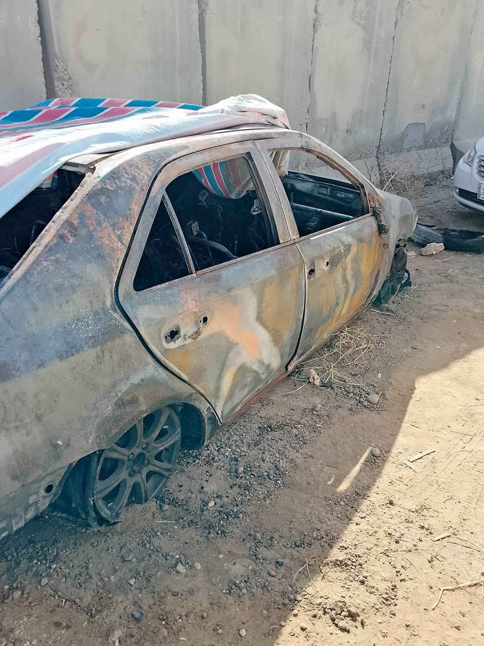 سلام عليكم جيلي ام كي موديل 2010 للبيع حادثها حرق قضاء وقدر رقم بغداد ما عليها غرامات بس عليها هيئة 850 الف السعر 5 ورقات وبيها مجال الشراي ***********
