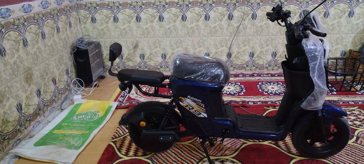 سلام عليكم دراجه شحن R9 دراجه جديده صار 3 يام من مشتريهاء بعدهي بل ضمان بصمه 5 بطاريت نمره بك دراجه كفاله من كلشي مكان العماره سعر 550?رقم ***********
