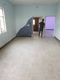 بيت للايجارنظيف بحي الميكانيك نزلت جسر النجف اول فرع عاليمين عن الشارع...