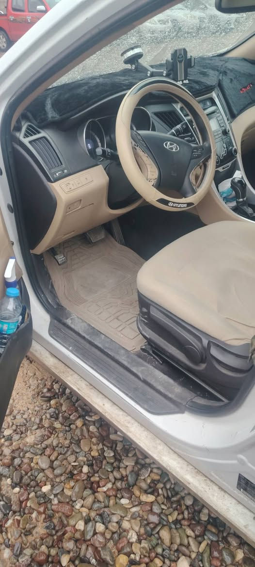 سلام عليكم ورحمة الله وبركاته سوناته مضلع موديل 2011 رقم نينوئ ابيض ثلجي محرك وكير شرط السعر 112 رقم الهاتف ***********
