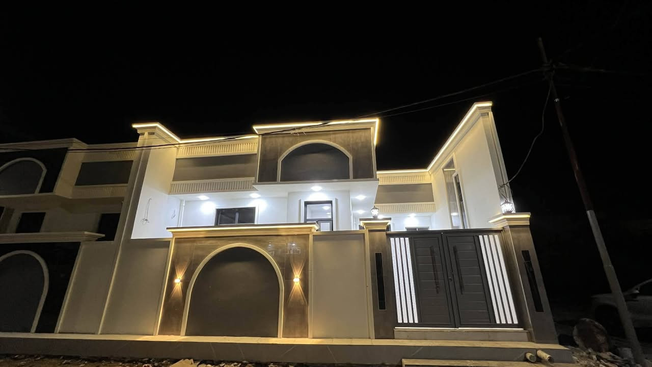 دار سكن للبيع 
ديوانية طريق السنية السياحي
داخل مجمع توحيد العفلوگي 
طابو زراعي سند 25 مشمول بالتطويب
المساحة m 200  الواجهة m10
بناء حديث بعده مامسكون 2025
 طابق واحد مسلح.. 
يحتوي على.... 
غرف نوم عدد 2 نظام سويت __صالة
أستقبال __مطبخ __مجمع صحي عدد 3
گراج سياره _ منور عدد 2
                       مراجعة
مكتب مهدي العتابي للعقار ديوانية الجزائر مقابل فندق برج الامراء.. 
للاستفسار  *********** مهدي العتابي 
            *********** حيدر الفتلاوي
            ***********
