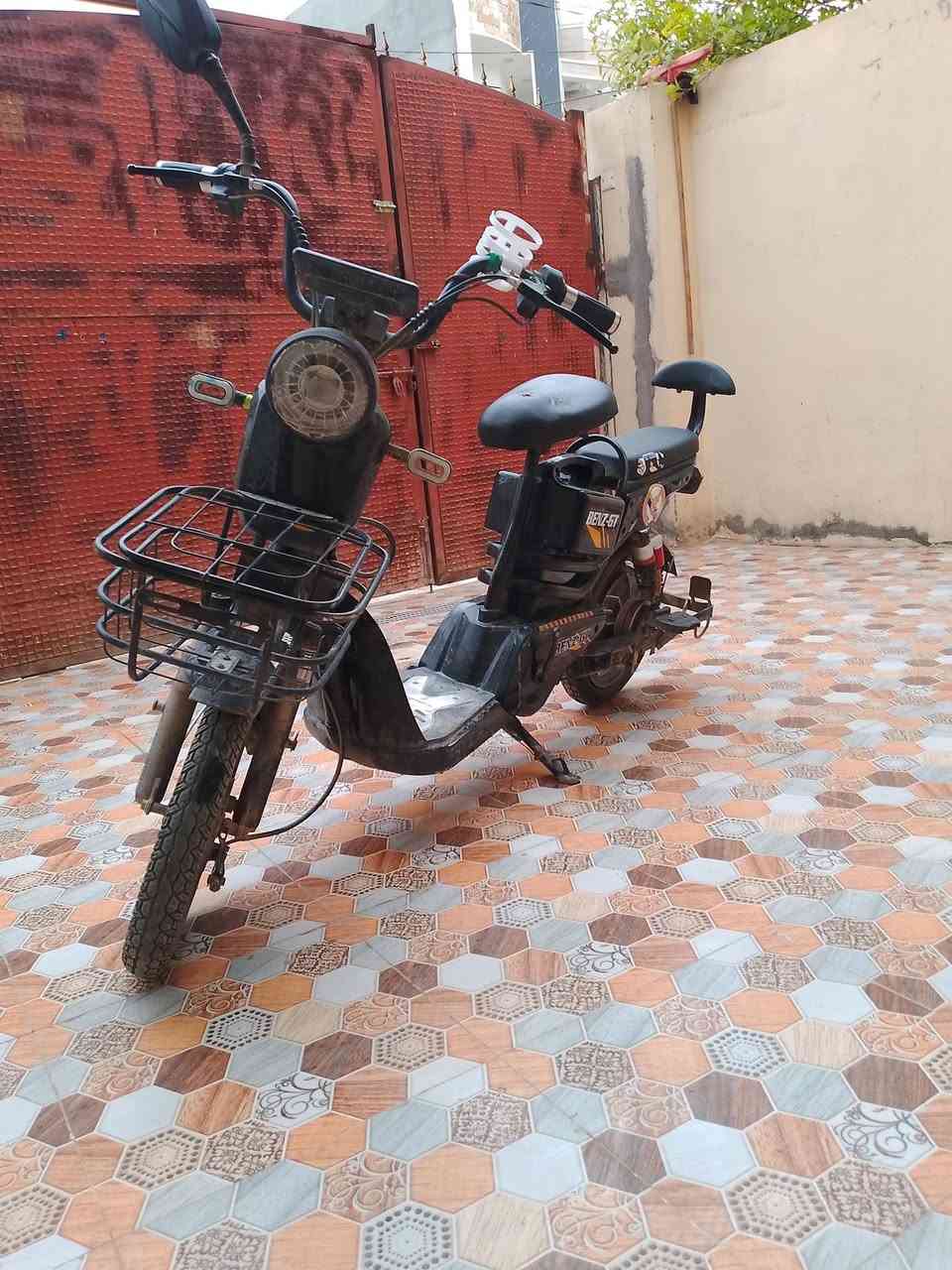 سلام عليكم 
متوفر لدينا بايسكل شحن حجم 14 نضيف وشغال
للأستفسار الاتصال على الرقم التالي: ***********
