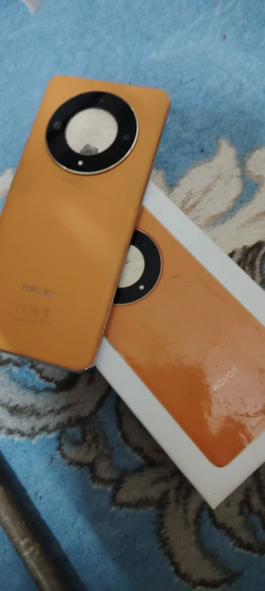 السلام عليكم هونرx9bذاكره 256 رام 8+8 بطاريه 5800 الجهاز فقط الفلاش وسماعه فجئه وكفن والباقي كله شغال فقط الي ذكرته فلاش وسماعه. سعر 150العنوان بغداد العامريه   رقم الهاتف ***********
