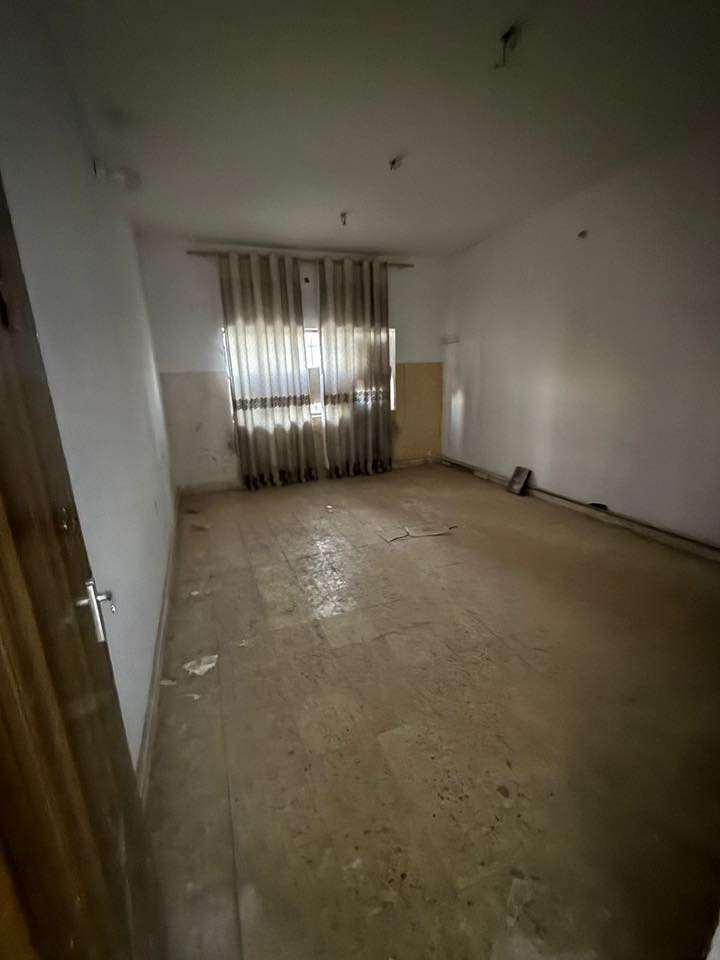 #للايجار في السيديه
🌐بيت مساحه 300  متر طابق واحد 
💠غرفتين نوم 
💠صاله
💠مطبخ 
💠وخدمات عدد ٢
💵 بدل الايجار 800 الف

📍موقع مميز بشارع النخل

⚜️للاستفسار ولتواصل ↘️↘️
***********
