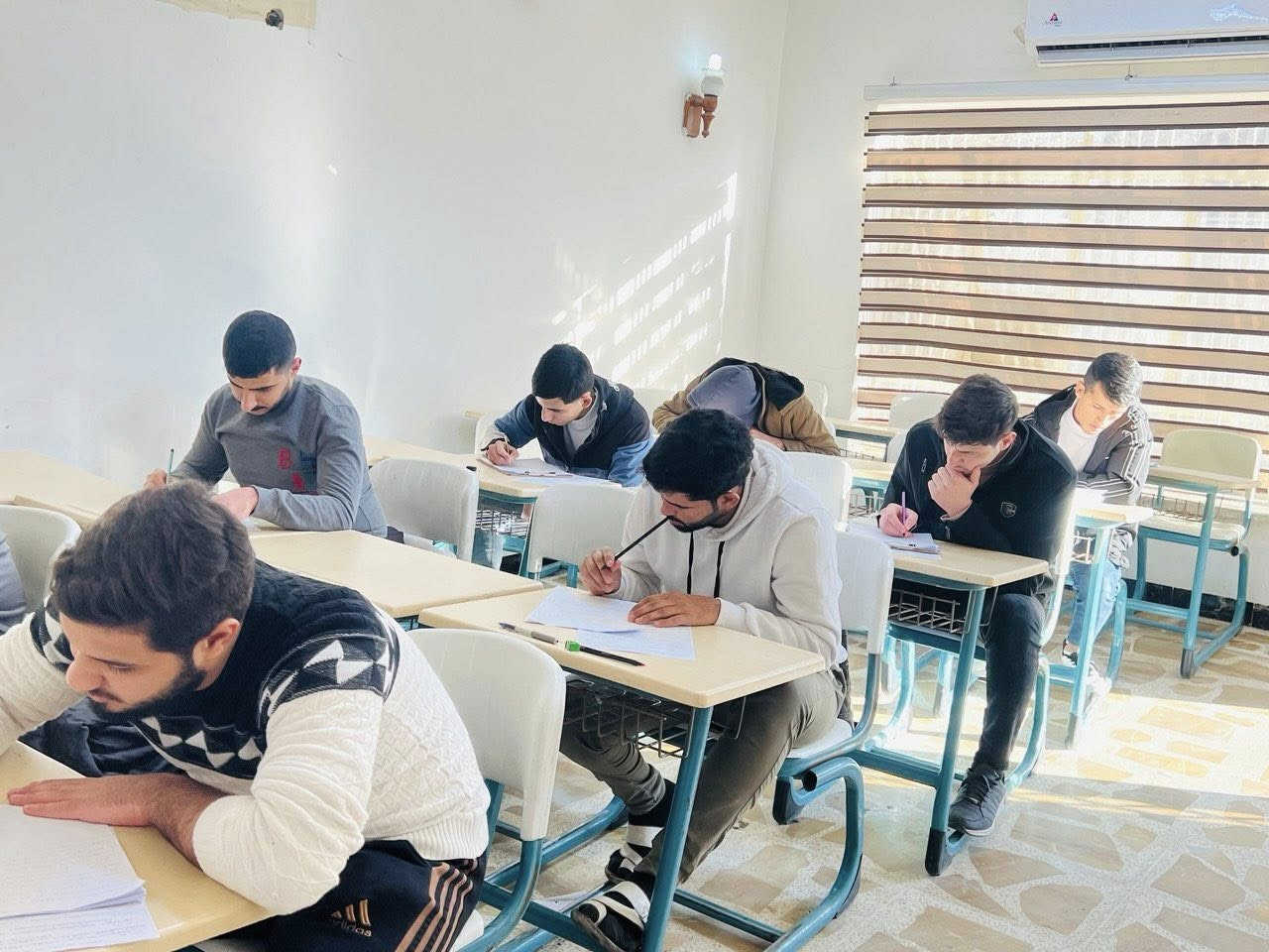 🔴جانب من امتحان  نصف السنة لمادة الاحياء 

📍 الموقع:
الموصل – الجانب الأيمن – حي 17 تموز – سايدين الاقتصاديين 

📞 للاستفسار والتسجيل:
***********
#معهد_الملتقى_الثقافي
 #لايك
