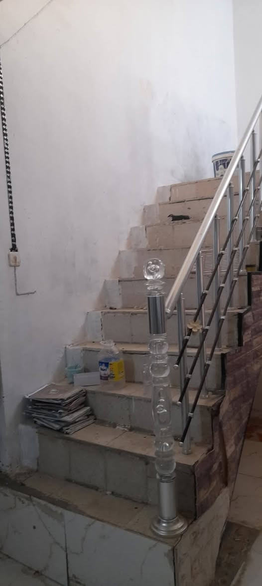 السلام عليكم بيت اوقاف مساحه 275 متر خلف جامع شاكر هندس السعر خاص***********
