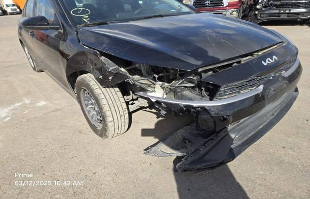 السلام عليكم كيا فورتي موديل 2023 السياره احلى من الصور بيهة جاملغ امامي بدون دواخل رقم بغداد تحويل بسمي ***********   / *********** اخوان اني مكلف بلنشر
