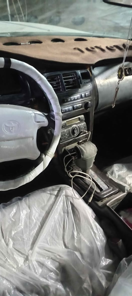 شيزر لون لابيض ؤلؤي  كفاله اصوليات تحويل گير مكينه     جدد تبريد بس غاز يحتاجله  
اسعر 25بي مجال قليل *********** Singapore
