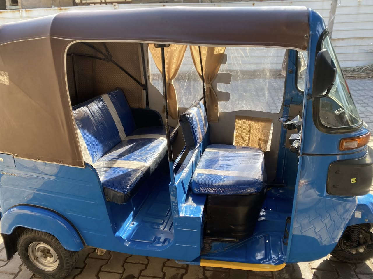 تكتك للبيع نضافة مثل مجاي تشوفون مكفولة موديل 2020 شهر ال 11 رقم وسنوية بيها السعر 7ملايين ونص وبيها مجال حق الجية العنوان بغداد سيطرة الشعب القديمة مجمع حمورابي السكني مقابل منطقة السريدات الرقم 
***********
***********
