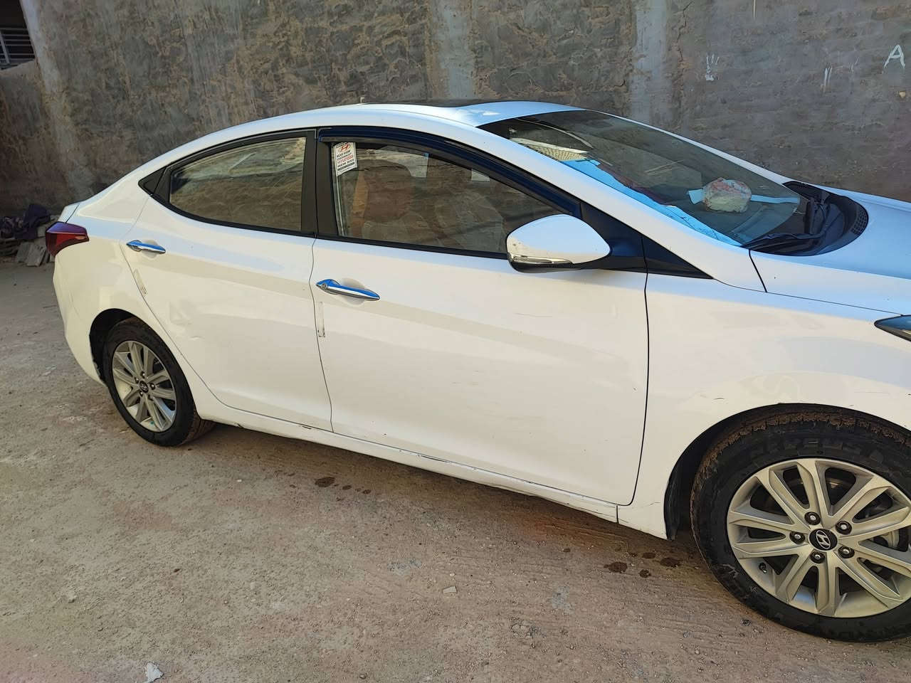 السلام عليكم
النترا 2015
سياره رقم اربيل 
فتحه تحكمات 
بيها جاملغ خلفي 
وقبق جنطه مبدل 
رايدها ب110وبيها مجال 
مكان السياره نجف 
***********
