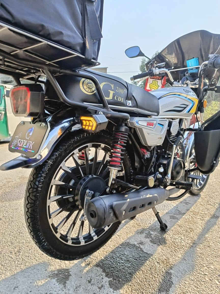 دراجه للبيع سونك 5كير زيرو مكينه 200cc بصمه تشغيل عن بعد كفاله عامه من كلشي برغي ممفتوح بيها كهربائيات كله شغال سلف دشبول اكتروني لايت زنون بكلايت لد اشاير كله شغال مكينه ناعمه وقويه خير من الله الدراجه نكره سلف اب اي وقت مال جناي مامشتغله دلفري ابد بيها درع وجيوب وبيها جامه اماميه وبيها لايتات عدسات وبيها سماعات وصندوك دراجه مرتبه حيل وممتعوبه السعر (900) وبيها مجال الشراي يتصل بي خير ويدلل *********** بي واتساب عنوان بغداد المحمودية
