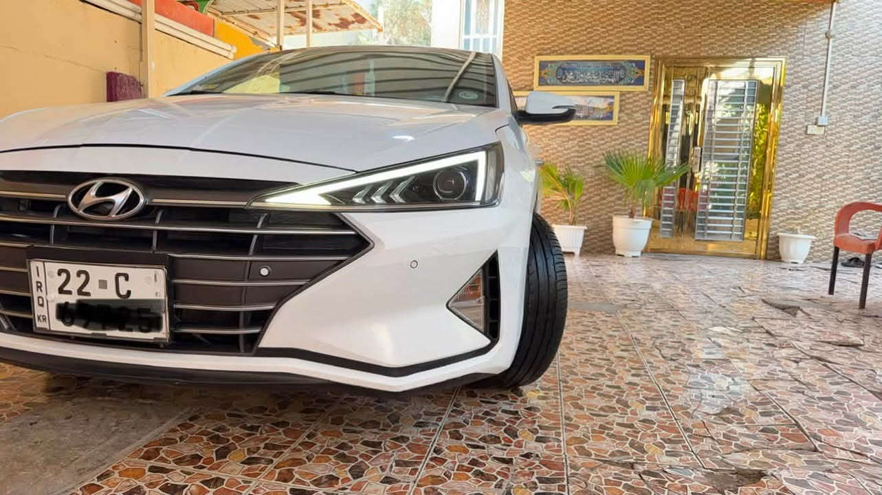سلام عليكم حبايب قلبي ❤️
 النترا  خليجي موديل / 2020  
رقم اربيل دولي جديد  تحويل او وكاله بنفس اليوم بأسم المشتري هزه ورقم وسنويه جديده ؟    
🌺ELANTRA 🌺
لون ابيض / 🤍
فول مواصفات ١ / ١ 
بصمه تشغيل اصل + بصمه ابواب 
جنطه ذكيه عند الاقتراب 
ترحيب عند الاقتراب 
كشنات قلاب وجلد اصلي 
نيكل استيل على الابواب 
سلايد روف 
لد نهاري + تحكم بالاناره  
ويل كب عدد / 5  سبيره منازل ؟ 
كروز سرعه 
قطعتين تبريد امامي وخلفي 
كامره خلفيه دواره + كامره اماميه  
تحكم ستيرن جهتين 
مدخل (USB / AUX)
اشاير بالمري 
مري قابله للطي اوتو و شفط AUTO
الاوامر الصوتية انفنتي 
شاشة حجم كبير + ديفيدي 
يدات ابواب المنيوم 
دسك عدد / 4 
محرك 2000 دوش سوبر خليجي 
حساس امامي و خلفي بلادي 
3 انظمه قياده
( نورمال / ايكو / سبورت )
ماشيه ( ٨١ ) الف حقيقي اصل وعلى الفحص دك جرص 🛎️ من تعبر. ١٢٠ ؟  
تخم تاير جديد كوري 
كير محرك تبريد صدر حداديه كفاله عامه جديده جداً  مكفوله من جميع النواحي مابيه نقص ابد  و على الفحص 
مكفوله كفاله عامه من جميع النواحي ؟ حتى دعاميات  بيه ملاحظات بسيطه وابد ماتبين نهائياً .؟     
مكان السياره بالديوانيه 
***********
