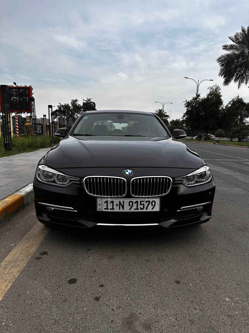 Bmw 320i 2018 xDrive
مكينة 2000 توربو
لد امامي خلفي 
كشنات كهرباء 
سلايد
مري كهرباء
بصمة
حساسات امامي خلفي
كامرة خلفية 
كشنات تدفئة
دفع رباعي
شاشة امامية
ماشية 108 الف ميل
صبغ بيهة جاملغ جهة عكس السايق وبنيد 
وبيهة طخة بل جاملغ جهة السايق وبل باب الخلفي عكس السايق 
كير مكينة كهربائيات مكفول
رقم بغداد 
مكانها بغداد الدورة
***********
السيارة رايدهة ب 165 ورقة وبيهة مجال بسيط

