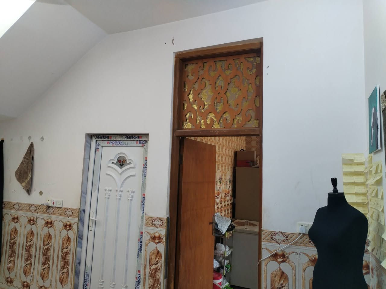 السلام عليكم مشتمل للبيع حي الناصريه مساحه ١٦١ متر بناء حديث مشتمل حلو مرابع اول شارع حي الناصريه قرب أسواق ماما اشتريلي السعر مناسب ٨٠ بي مجال بسيط اللاستفسار اتصال *********** مراجعه مكتب النوارس ***********
