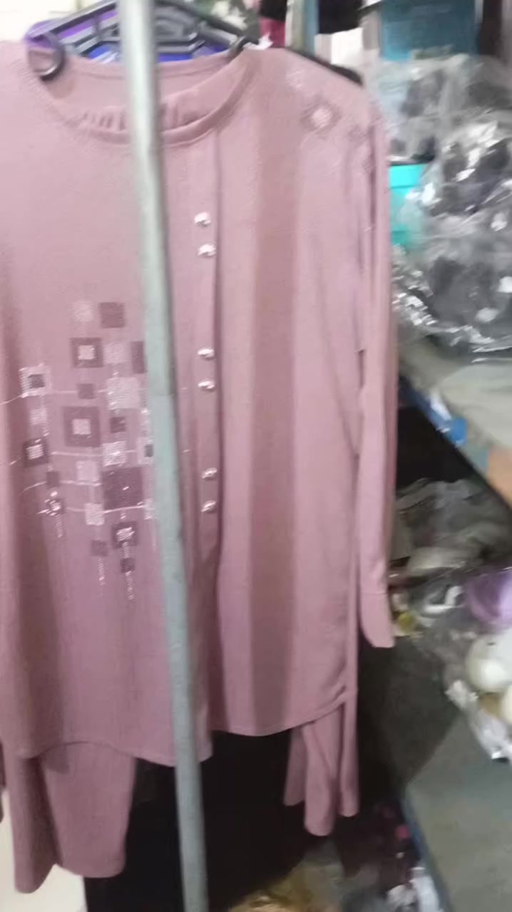 *********** ***********  اليوم تجون معزلين خابرونا على الرقم 100 هلا بيكم عيونياخوان كل شي داخل المحل هو مو ابو يوسف تنزيلات جوه السوق تجون تشرفونا مرات تجونا معزلين راح اخليكم رقم الموبايل اخواني اخواتي يشرفونا بكل وقت تنزيلات تنزيلات يعني اسعار مناسبه يوجد لدينا شحاطات رجاليه احذيه رجاليه شحاطات نسائيه شحاطات نسائيه احذيه نسائيه يعني كل شيء موجود داخل المحل احذيه شحاطات ولاديه بناتيه رجاليه شبابيه يعني كل شيء موجود مواعين جداري نوعيات الاصلي والعادي وكل شيء موجود تجون تشرفونه بكل وقت حاجات كلها مناسبه مع الفقير بيكم خير تدللون يعني حاجاتنا كلها رخيصه نعم 100 هلا بيكم بيكم خير تدللون تجون تشرفونا بكل وقت ملابس ايش تردون موجود
