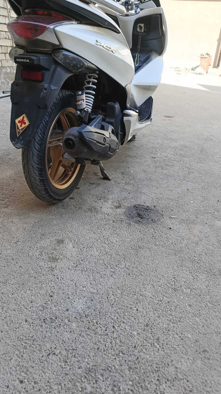سلام عليكم PCX. للبيع ياباني نازله من بيت معرض طارش   جيل اول JF نظافته 80%100 دراجه نكره سلف كهربائيات كله شغال  اوراق  كامله دراجه مال بيت نظيفه دهنه كله  امزويل    السعر 1:300مليون  وبيه مجال  مكاني بغداد للاستفسار ***********بي واتساب
