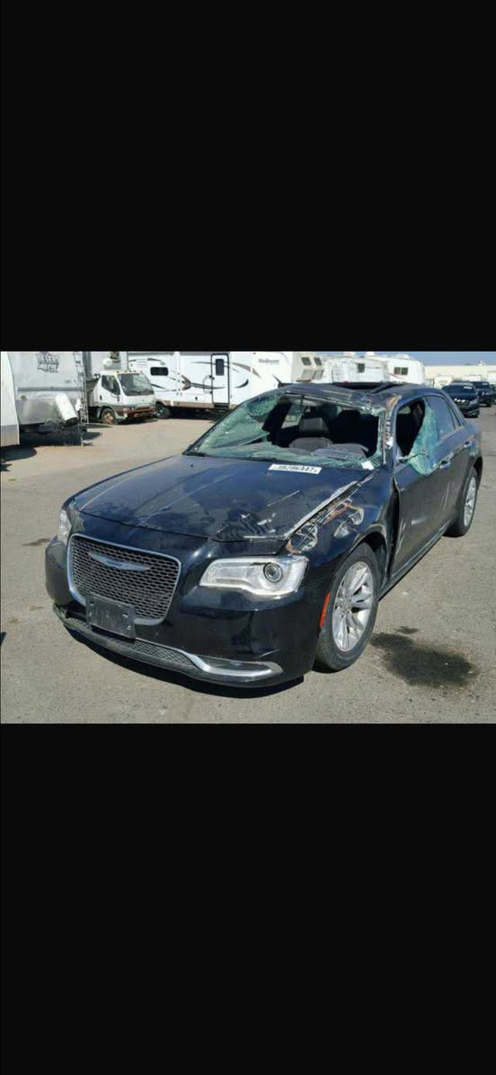 اوباما للبيع موديل 2016 اصل بأسمي شخصياً رقم بغداد مشروع وطني تتحول بكل المحافضات فول مواصفات C 
شاشه كبيره 
كشنات جلد
مري قلاب
دوسه كهربائيه
برده خلفيه
داخل لون عسلي
باقي الواصفات معروفه 
تخم تاير جديد ويل كب حجم 20 الاصلي
لايت زنون شمسي
مكينه 3.600
حدايه جديده
كير جديد
كهربائيات شغاله
تبريد ثلج 
_________
صور الحادث موضحه بالمنشور
القماره نصها بيها صبغ والنص الثاني مابيها شي
والجاملغ والبنيد بيهن صبغ والباقي مكفول
للتواصل *********** بي واتساب 
السعر 170 وبي مجال
