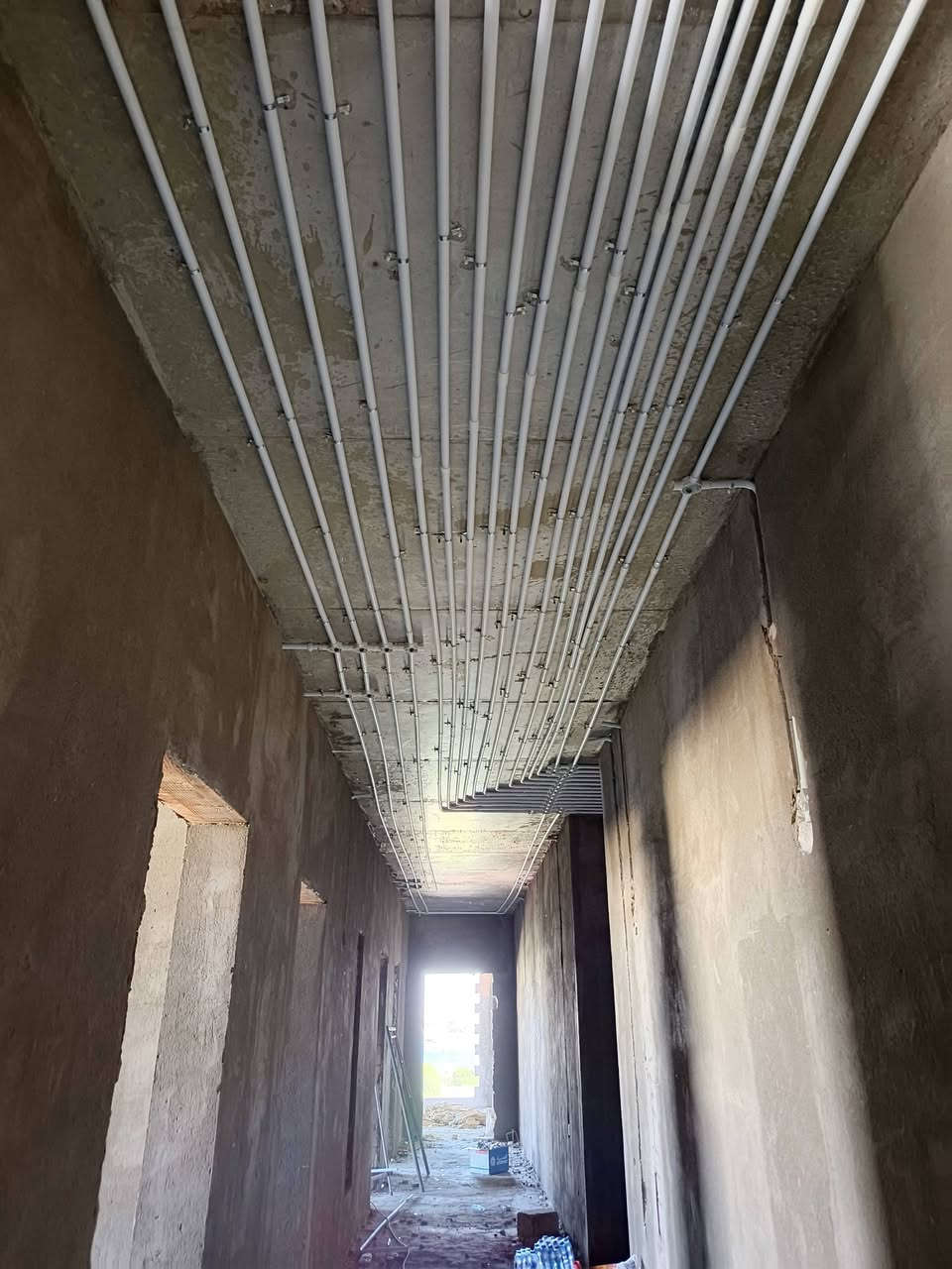 سلام عليكم اخوكم فني كهربائي اشتغل شبكة كان مخطط او بدون مخطط وتكعيد بوكسات وتسليك وشد نقاط وتأسيس من بداية للنهاية مكاني بصرة للتواصل ***********
