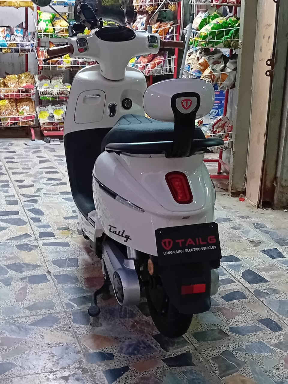 سلام عليكم
دراجة كلاسيك 🛵
تايلج الاصلي 💥
دراجة جديد 
لون بيجي مطعم بسود
شاشة بلاد 
مري ابلاد 
سرعة 60 حقيقي 🔥
مسافة 60 كيلو ✅️
الموصفات 
شاشة 🎦
نضام بك 🔥
اشاير يمن يسار 
اشاير رباعي 
لايت لد بلادي 
عالي ناصي 
رماش✅️ 
بصمة 
تشغيل عن بعد
دراجة طستهة تخبل 
جامعة سوده 

السعر مليون وبيها مجال بصيط 
الاستفسار ***********
العنوان بغداد مدينة الصدر الاورفلي
