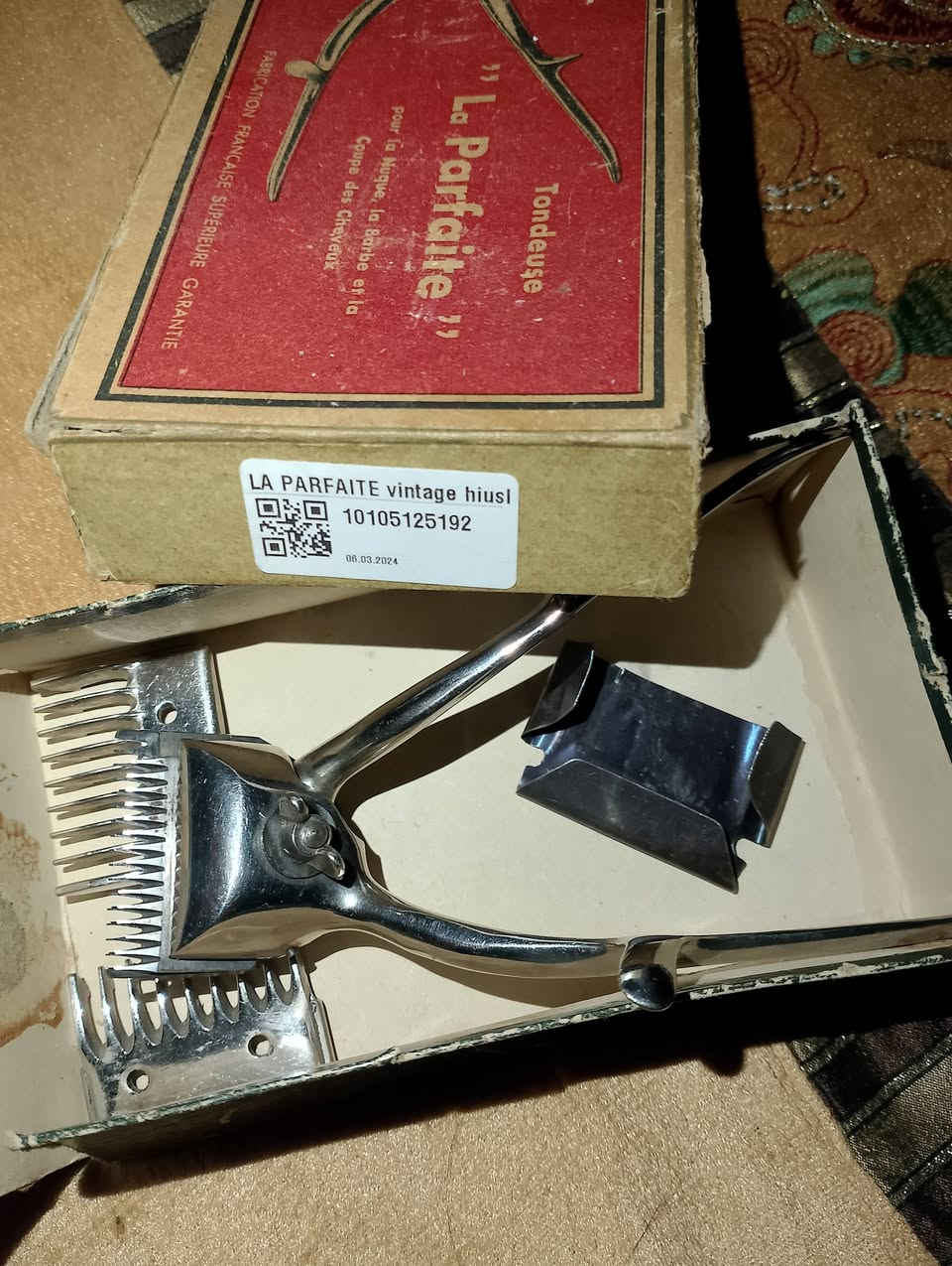 مكينة حلاقة يدوية فرنسية 
جديد لوك .
غير مستخدمة 
ملحقاتها درع + نمرة 4+نمرة6


**إذا كنت صاحب هذا الإعلان وتريد حذفه لأي سبب، رجاءا أرسل رسالة إلى الدعم الفني**