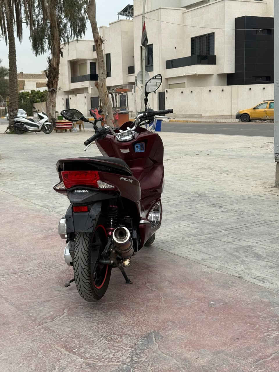 دراجه Pcx اللون احمر 
محرك 150 ياباني 
موديل 2018 
الجيل الثاني 
تخم تاير جديد 
بدون رقم 
السعر :- 15 ورقه
المكان الكاظميه
رقم : ***********
