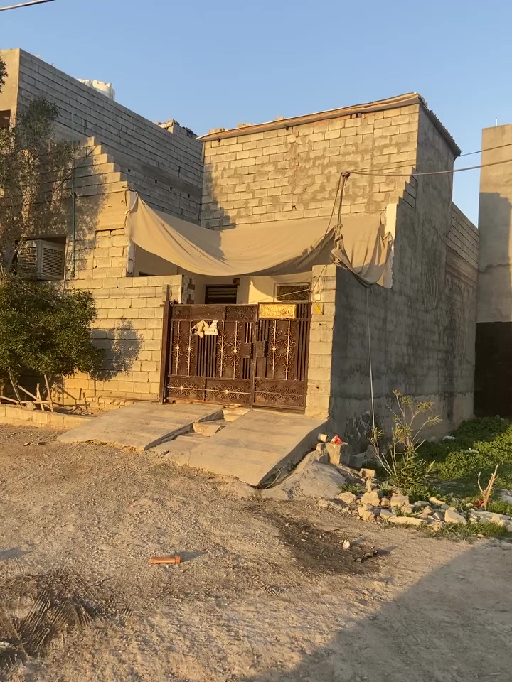 يا لله بيت للبيع
الحولي الزراعي مساحة 100 بناء حديث بسعر مناسب تفاصيل ‭0771 960 8927‬
بيك خير وتدلل
