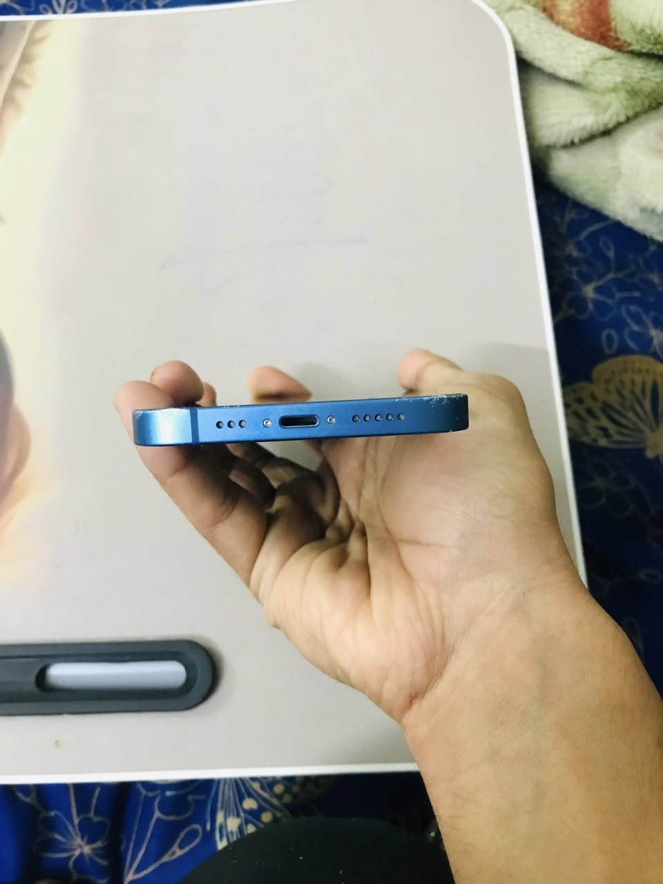 سلام عليكم
آيفون 13 العادي نضيف كلشي مابي ما داخل صيانة 

اي عطل مابي البطارية 90 

الذاكرة 128
كلشي بي شغال 
سعرة 400  وبي مجال بسيط
مكاني بغداد 
رقمي ***********
