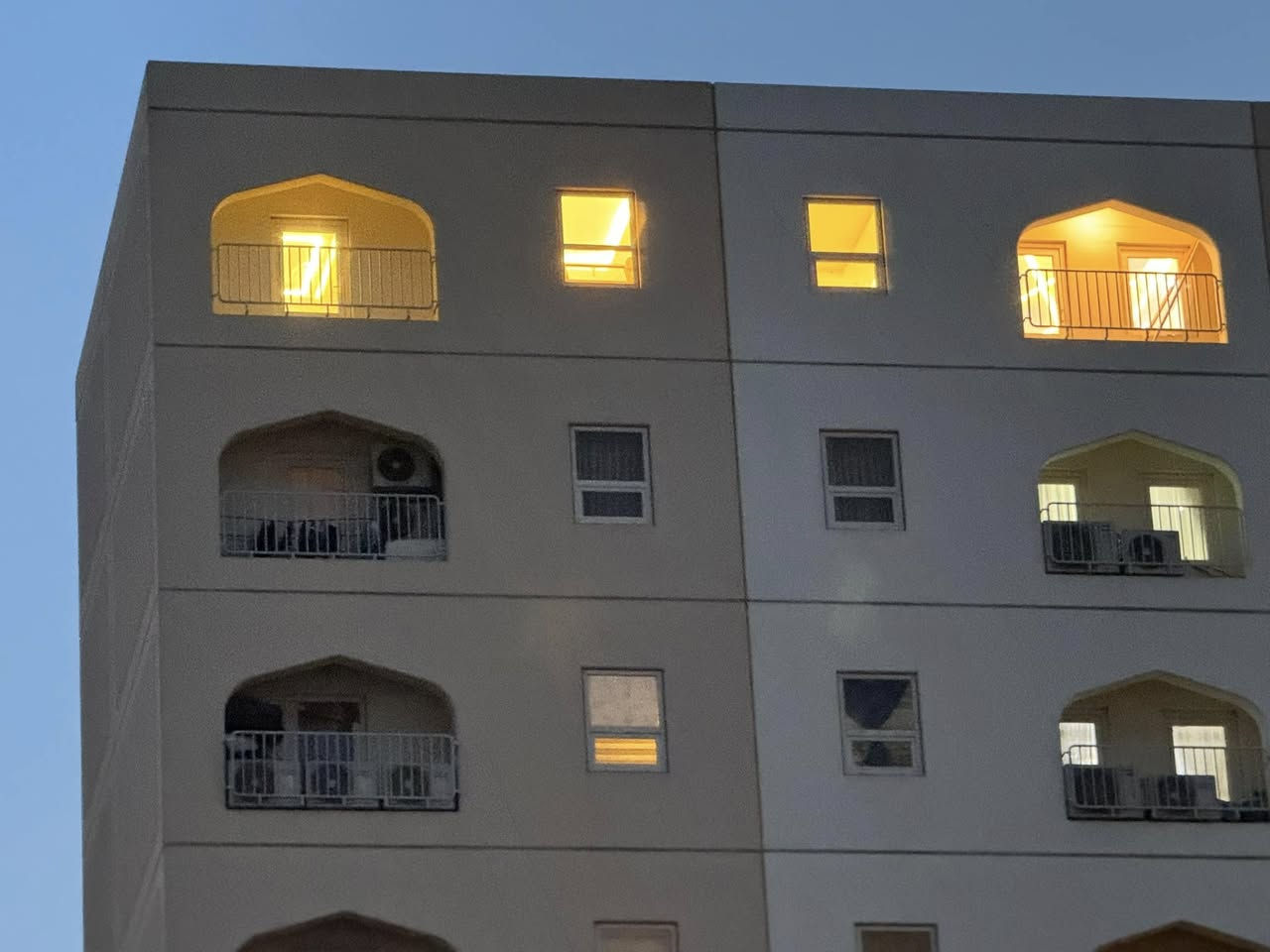 للبيع شقة 140 متر شرقي باسمي تحويل ثاني يوم

عمارة مفتوحة B217 طابق تاسع 

مؤثثة بالكامل مع ديكورات

للاستفسار ***********
