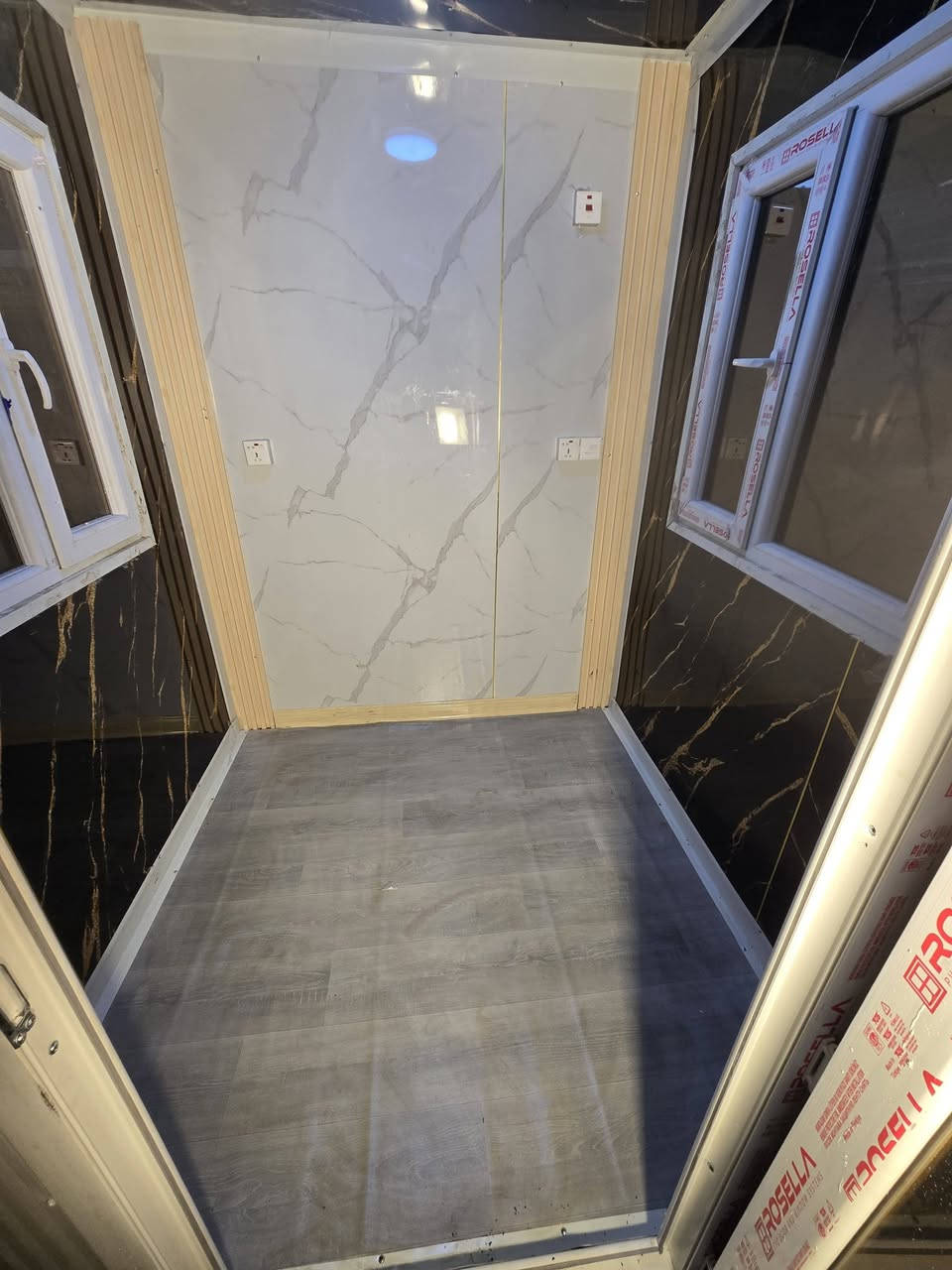 كرفانات جاهزة متوفر جميع القياسات  ونقط حراسة وحمامات جاهزة   موقعنا بغداد ومتوفر توصيل جميع المحافضات  ي ستفسار اتصال على ابو ملاك  ***********
والله يرزق الجميع انشالله 🙏🙏    

كرفانات جاهزة  متنقلة.   متوفر جميع القياسات  
 كرفان 3×6.  السعر مليونين و 300 الف ♦️
كرفان ٥×٤ السعر مليونين و 2600 الف  
كرفان ٤×٤ السعر مليونين و 200 الف 
كرفان ٣×٤.  السعر  مليون و700الف 
 كرفان ٣×٣  السعر مليون و 400  الف 
 كرفان ٣×٢ السعر  مليون و250   الف 
كرفان ٢ ×٢. السعر 950 . الف 
كرفان ٣ ×٩ السعر 5 مليون و 250 الف    بداخل غرفتين و حمام ومطبخ 
كرفان قياس 3 في 12   السعر 6 مليون   بداخل غرفتين وحمام و تواليت ومطبخ سنك وكاونتر 

كرفان قياس 10 ×4.  السعر 6 مليون  الف  
 الشغل على الطلب 
الموقع بغداد   
 متوفر توصيل جميع المحافضات  ✅️
