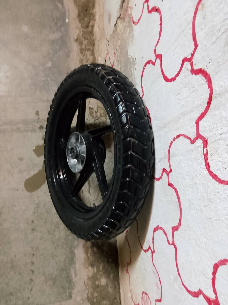 السلام عليكم
ويل اصلي بلادي مال دراجه وتاير قبل فتره شديته يعني نضيف 
مشدود كامل وجوبلس سعر 65 وبي مجال خابر وتدلل 
*********** مكاني بغداد الحريه الدولعي
