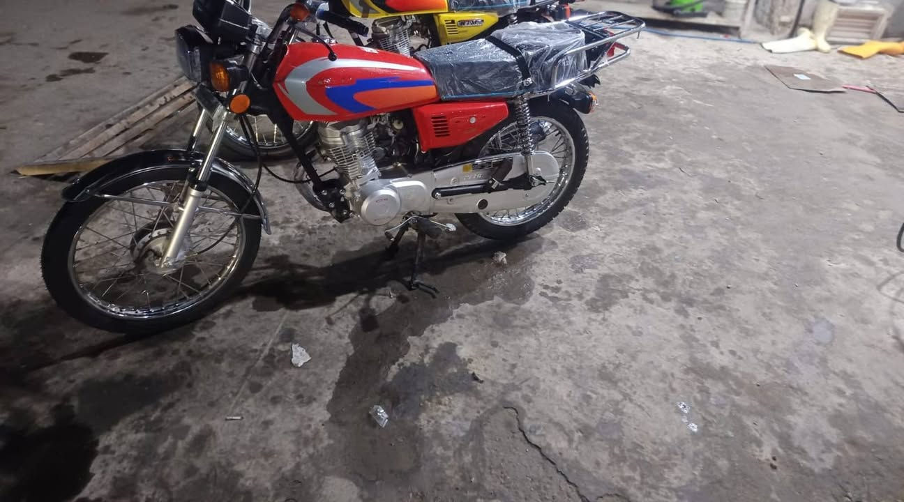 السلام عليكم دراجه اربعه كير تعمير شاصي 16 اصولي مو سكنر ومحرك تايكر والبقي جديد 26 السعر 700 وبيه مجال ::***********
